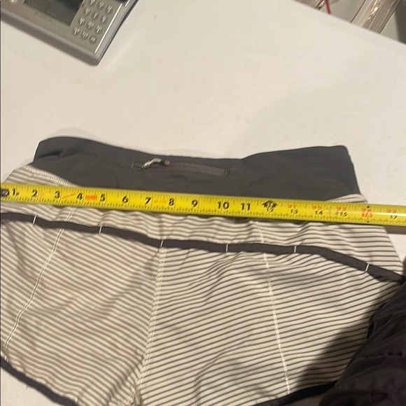 RARE Lululemon Speed Shorts Reflective Hyper Stripe Angel Wing Soot Light Size 2 - Picture 9 of 9